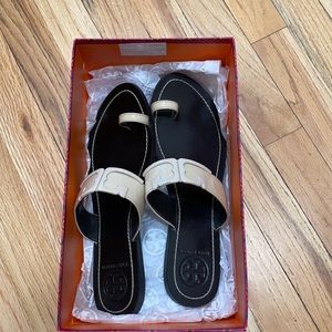 Classy cream color sandal ! Very comfortable shoe . Only wore 3 times .